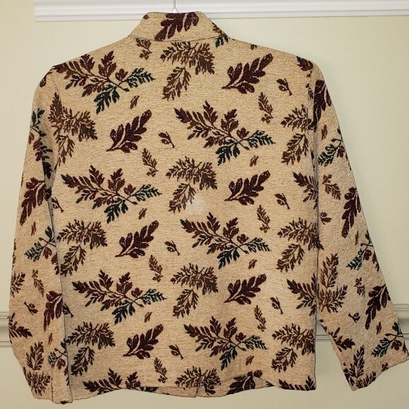 Beautiful Soft Tapestry Long Sleeve Jacket. Size Small. - Picture 2 of 5